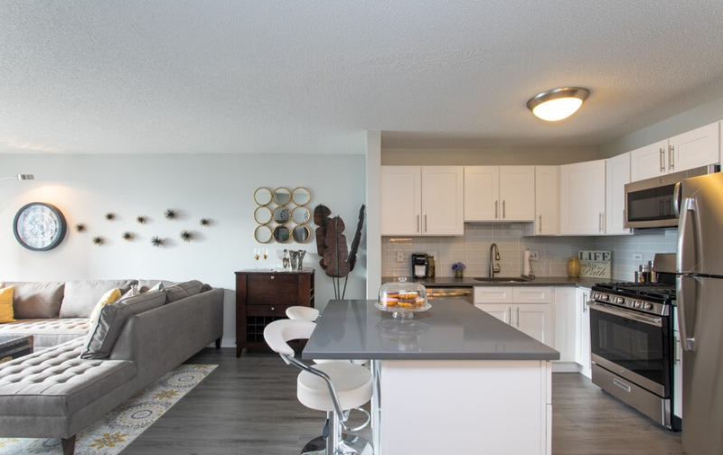 573 N State St #1003 - Photo 5 of 11