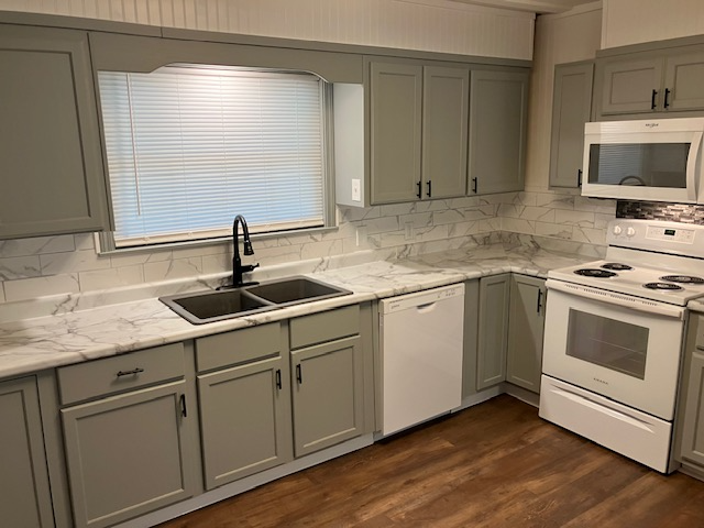 1708 Rainbow St - Photo 2 of 16