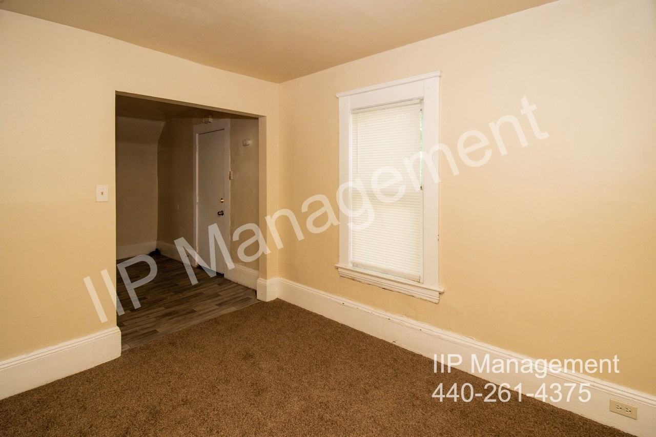 2142 West 105th Street #UP - Photo 2 of 17