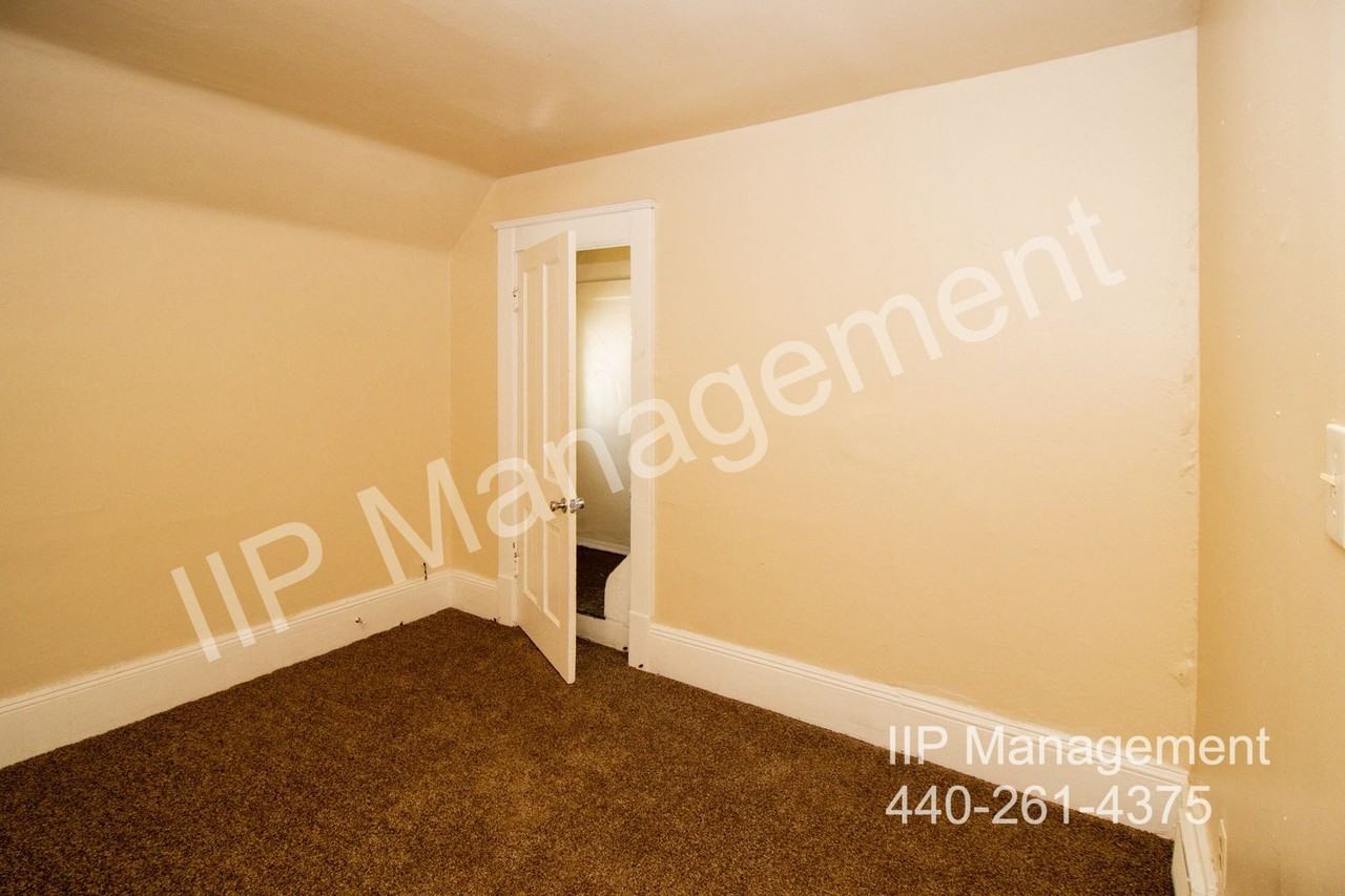 2142 West 105th Street #UP - Photo 3 of 17