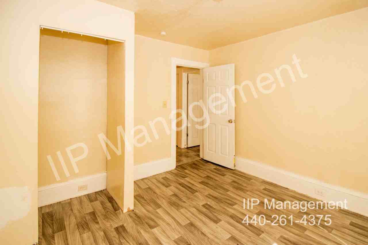 2142 West 105th Street #UP - Photo 7 of 17