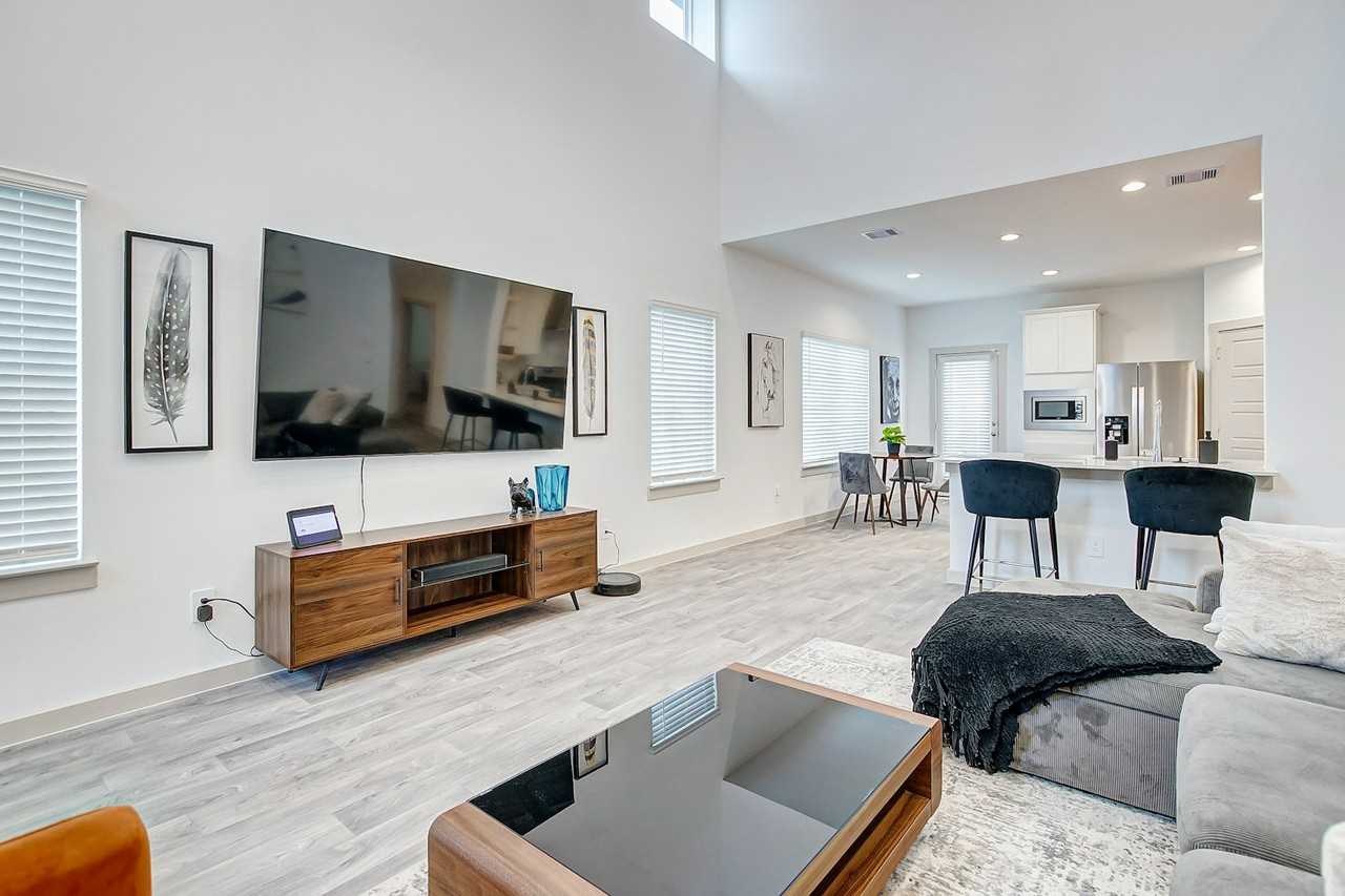 12827 Barnsbury Lane - Photo 2 of 44