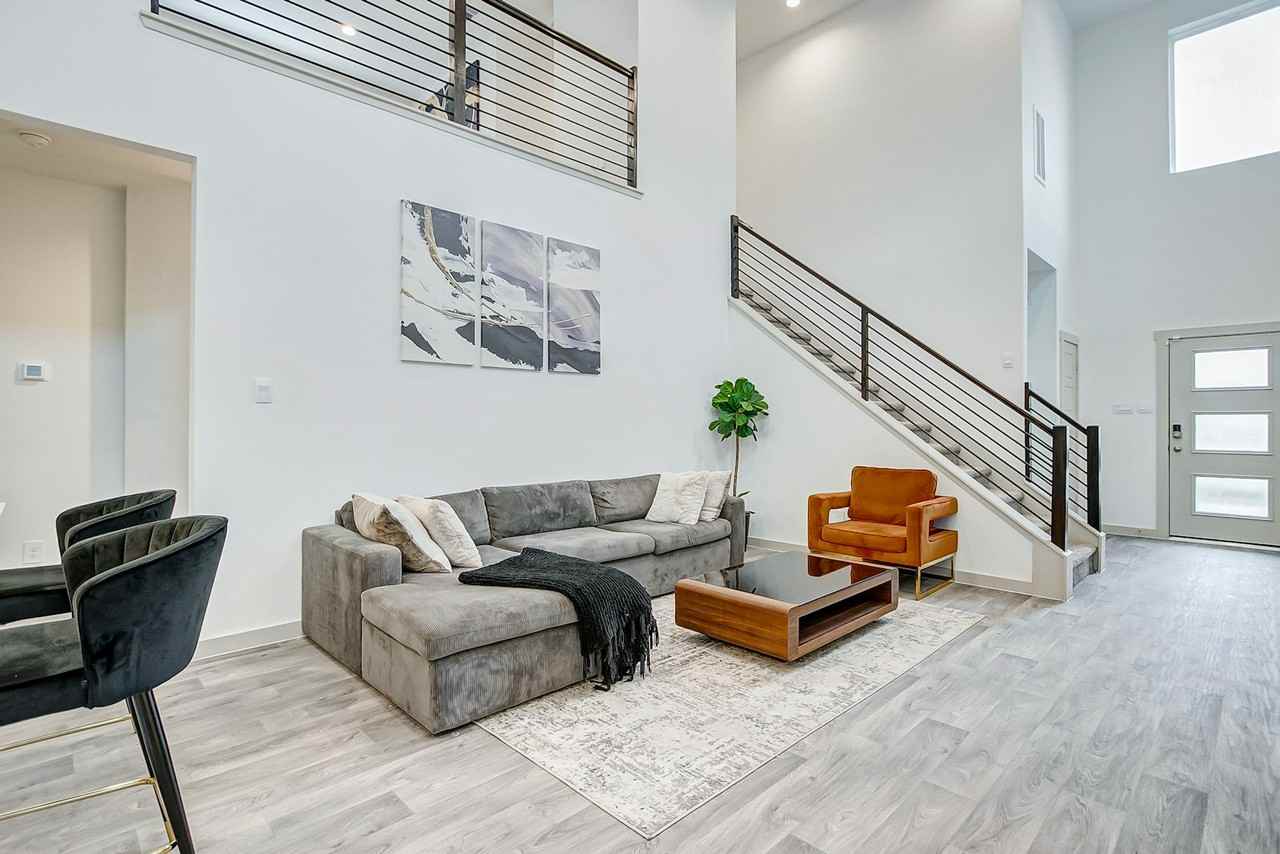 12827 Barnsbury Lane - Photo 5 of 44