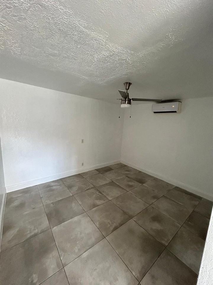 741 Northwest 3rd Avenue, Unit 4 - Photo 2 of 4