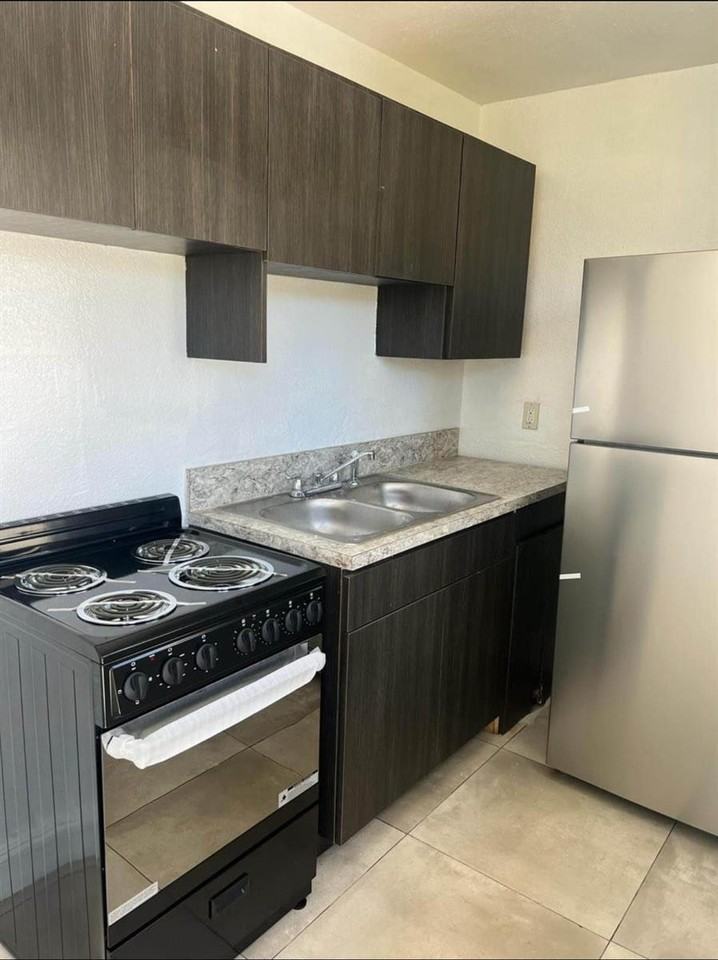 741 Northwest 3rd Avenue, Unit 4 - Photo 3 of 4