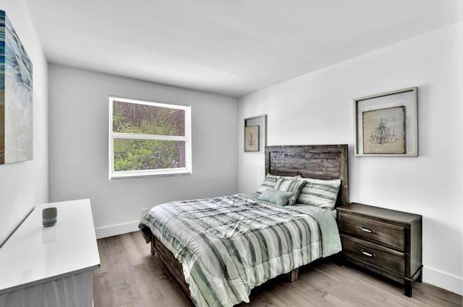 801 Southwest 15th Avenue, Unit 5 - Photo 2 of 4