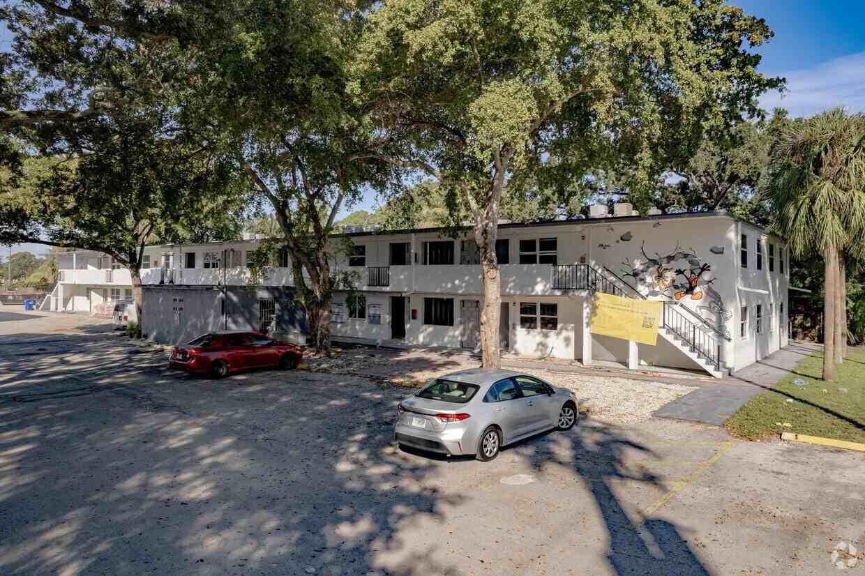 801 Southwest 15th Avenue, Unit 5 - Photo 4 of 4