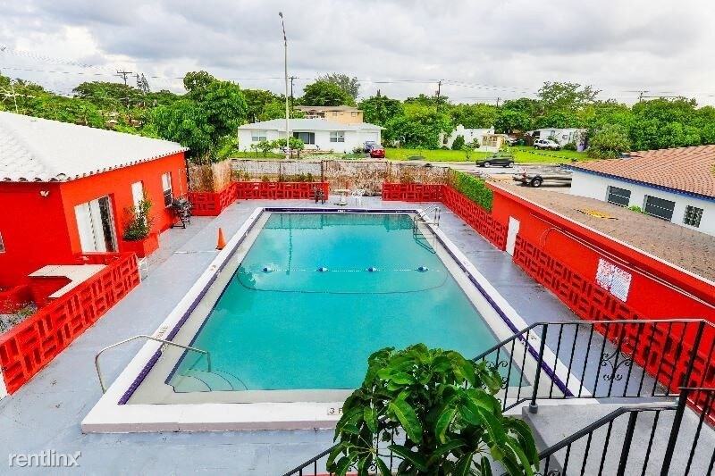 2417 North 19th Avenue, Unit 3 - Photo 2 of 3