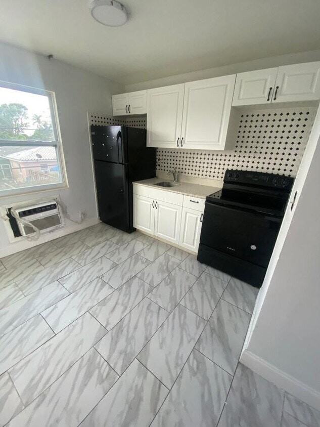 2417 North 19th Avenue, Unit 3 - Photo 3 of 3