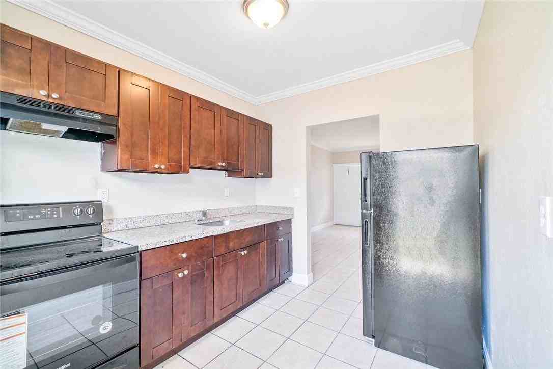 700 Northwest 14th Terrace, Unit 733-1 - Photo 3 of 4