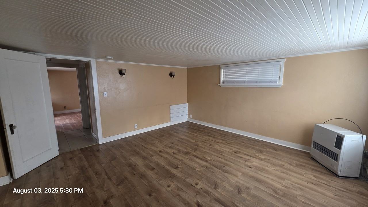 557 S Weed Blvd - Photo 2 of 9