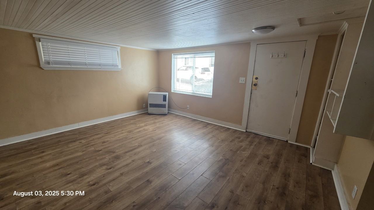 557 S Weed Blvd - Photo 3 of 9