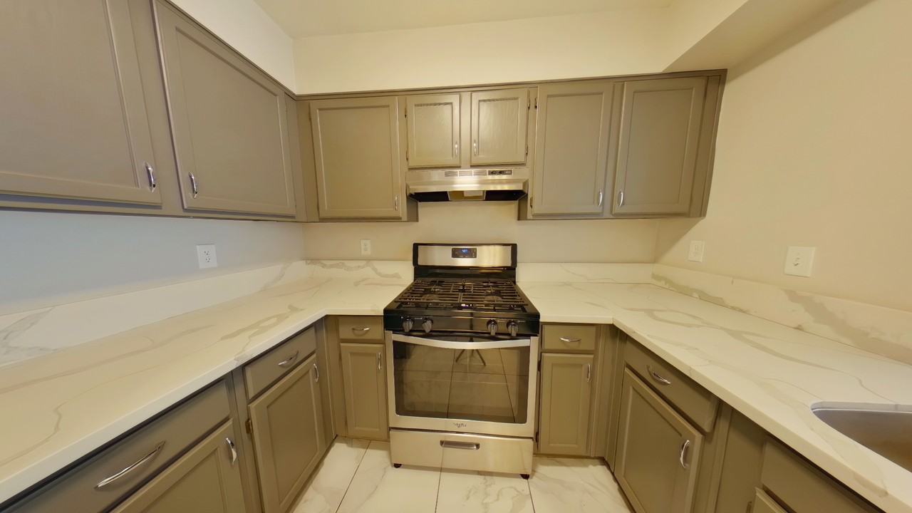1640 Athol Avenue - Photo 3 of 17