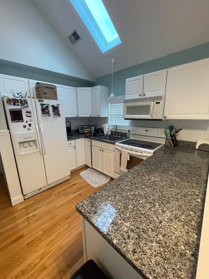 16 North Jefferson Avenue - Photo 3 of 33