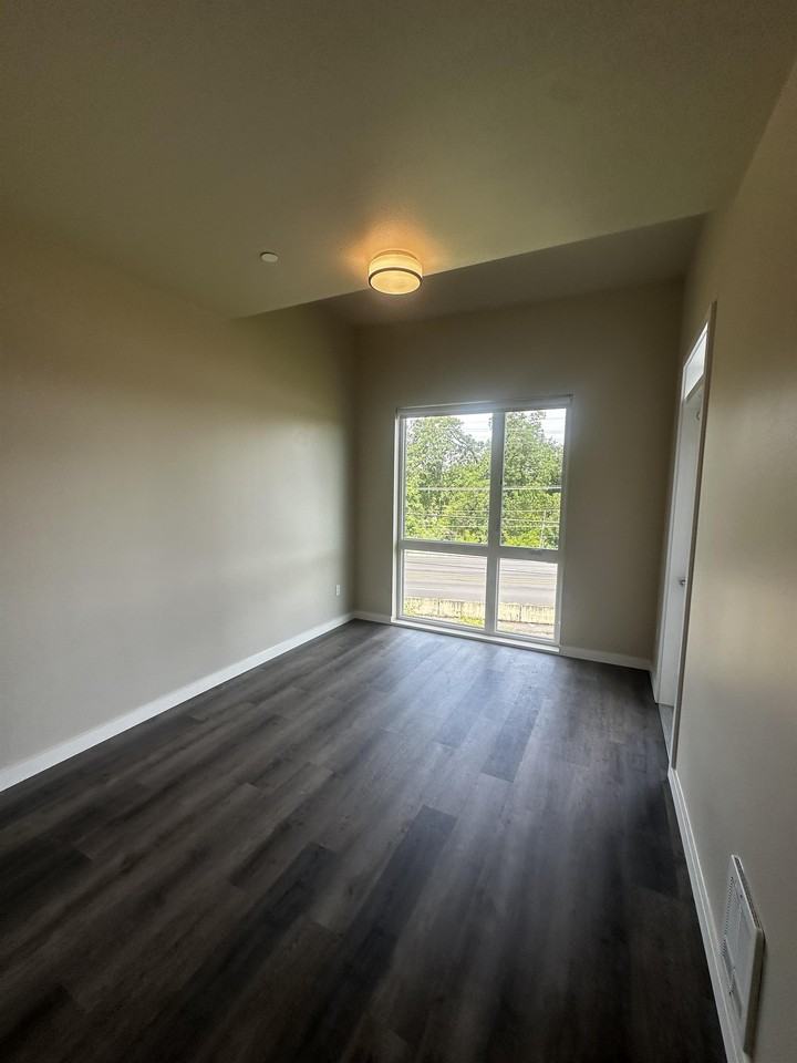 Urban Living at Fanno Creek - Photo 3 of 35