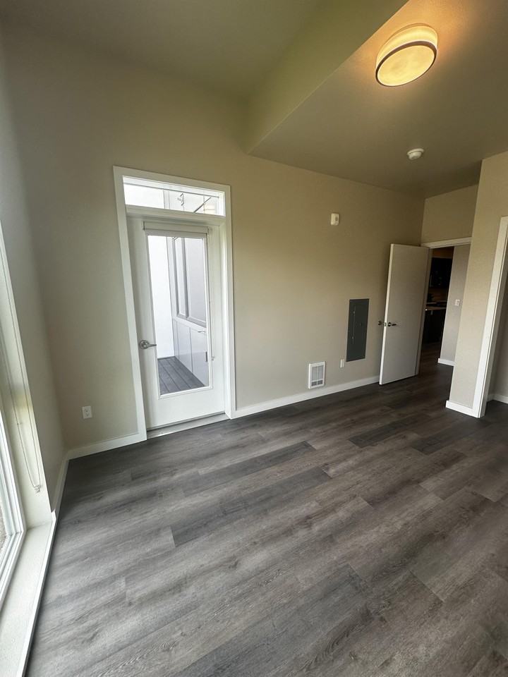 Urban Living at Fanno Creek - Photo 4 of 35