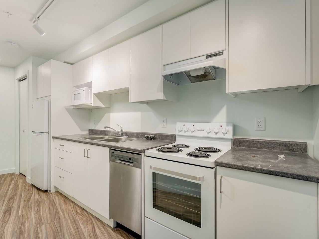 210 Gorge Rd E - Photo 3 of 10