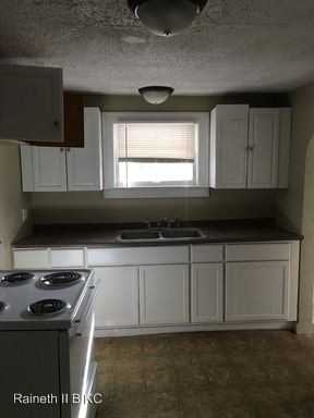 1228 S Pleasant St - Photo 3 of 9