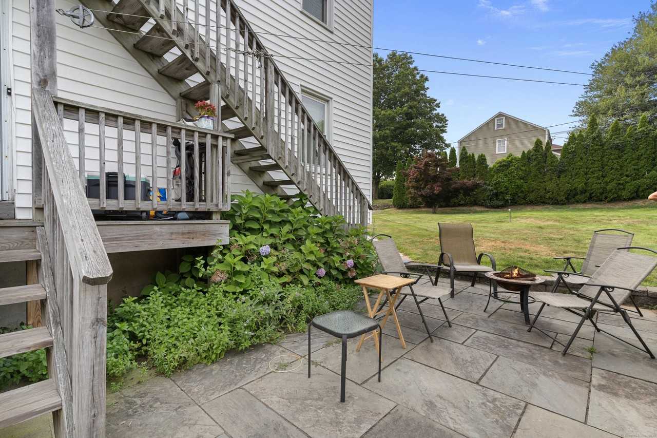 290 Buckingham St - Photo 4 of 21