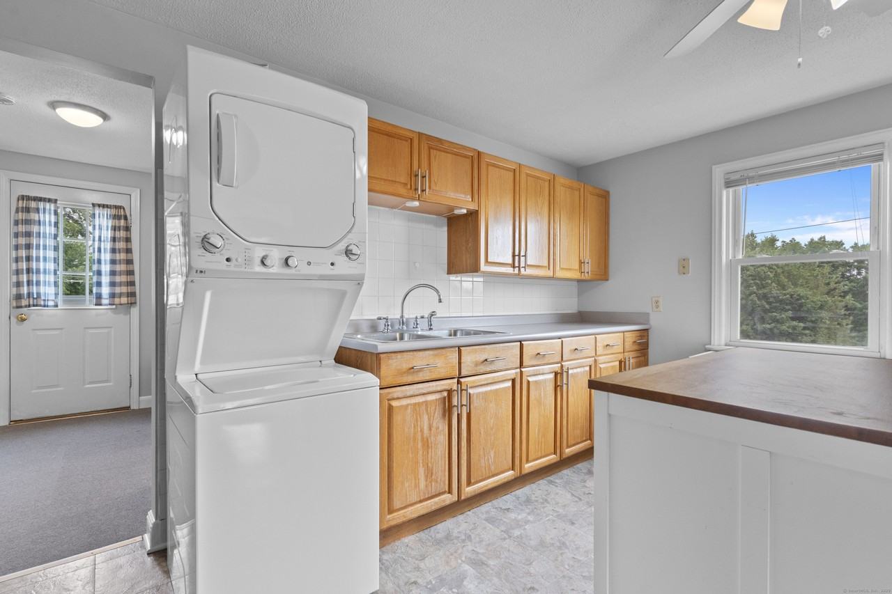 290 Buckingham St - Photo 5 of 21