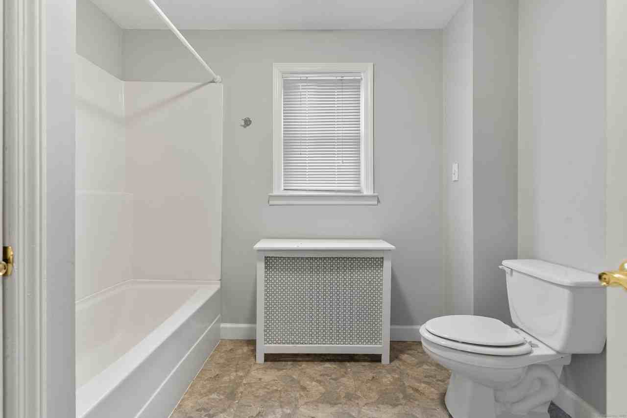 290 Buckingham St - Photo 7 of 21