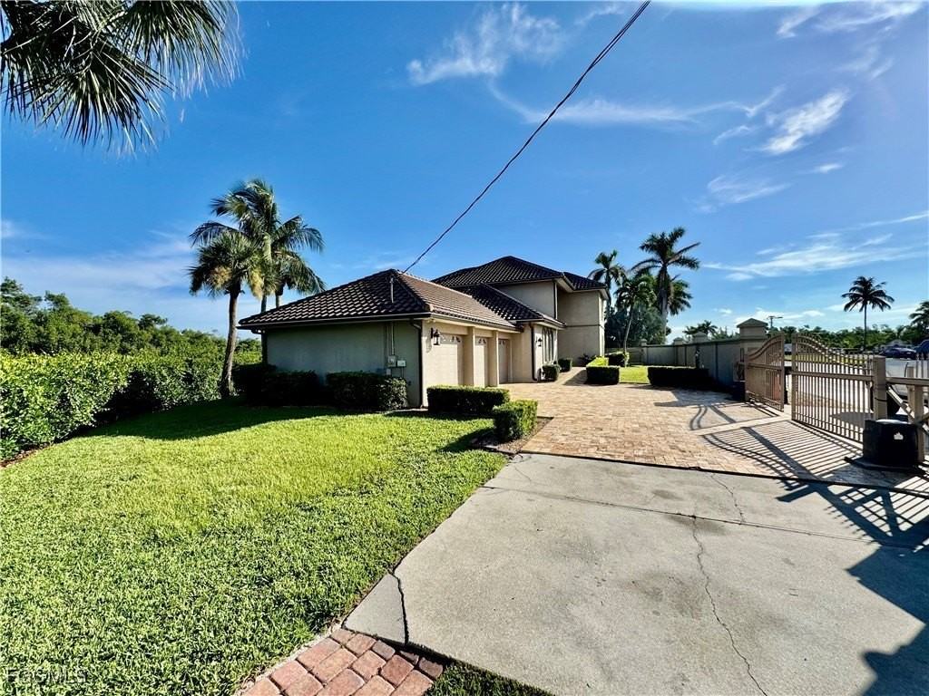 14370 Mcgregor Blvd - Photo 3 of 34