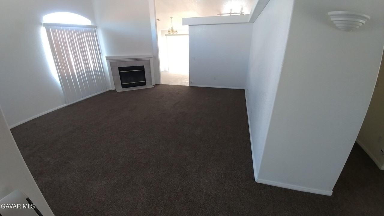 9137 Evelyn Ave - Photo 7 of 33