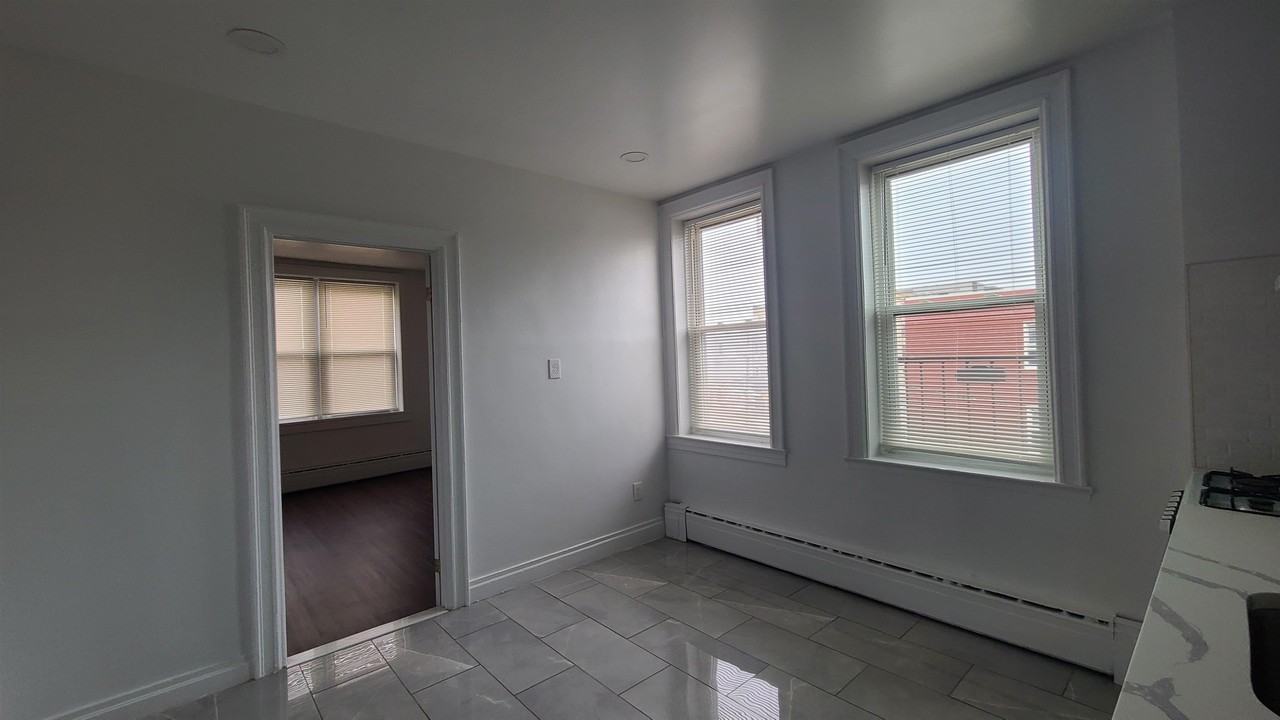 297 Griffith St #3 - Photo 6 of 14