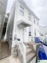 725 1/2 Spruce St - Photo 1 of 1