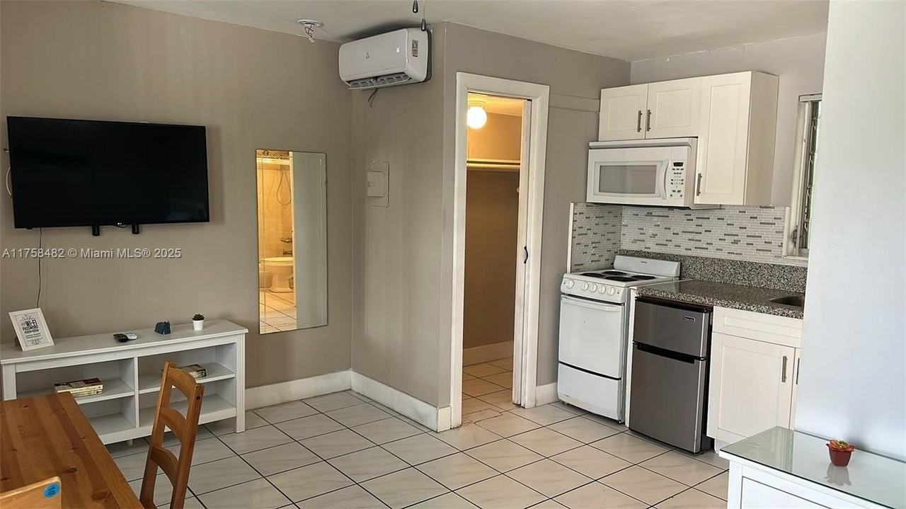 90 Isle Of Venice Dr #7