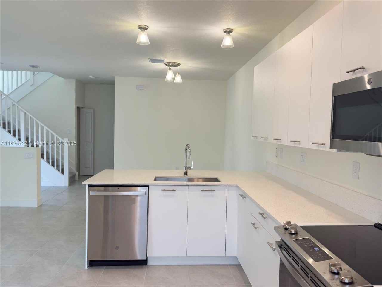 8317 Nw 45th St - Photo 5 of 39