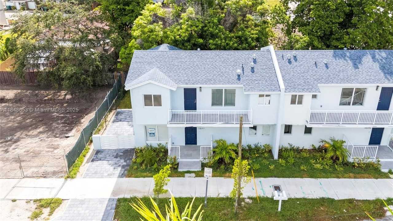 18391 Sw 103rd Ct #18391 - Photo 2 of 35