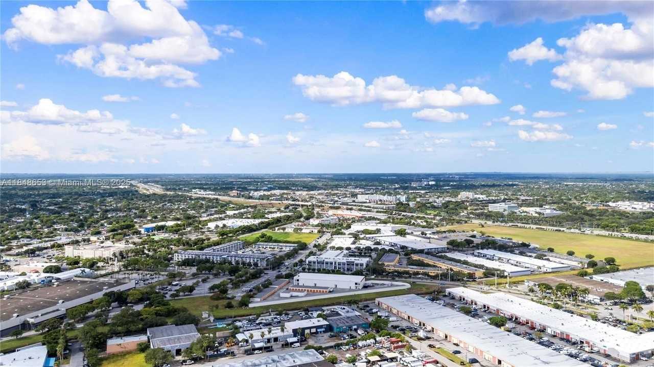 18391 Sw 103rd Ct #18391 - Photo 4 of 35