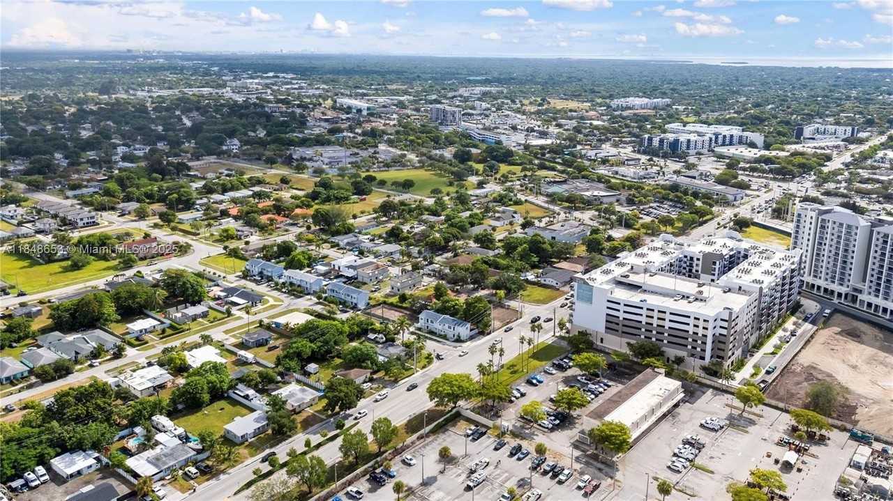 18391 Sw 103rd Ct #18391 - Photo 5 of 35