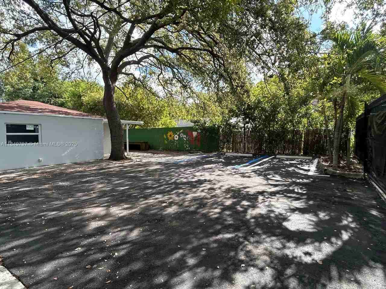 181 Nw 44th St #181 - Photo 2 of 14