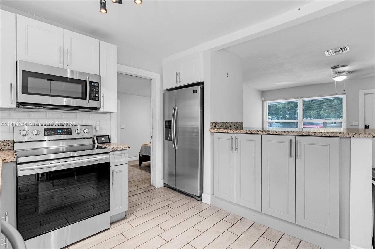 6660 Custer Street - Photo 6 of 24