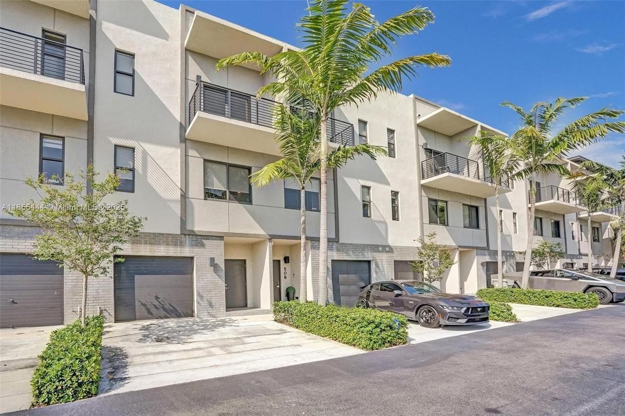 516 Se 1st Cir - Photo 2 of 50