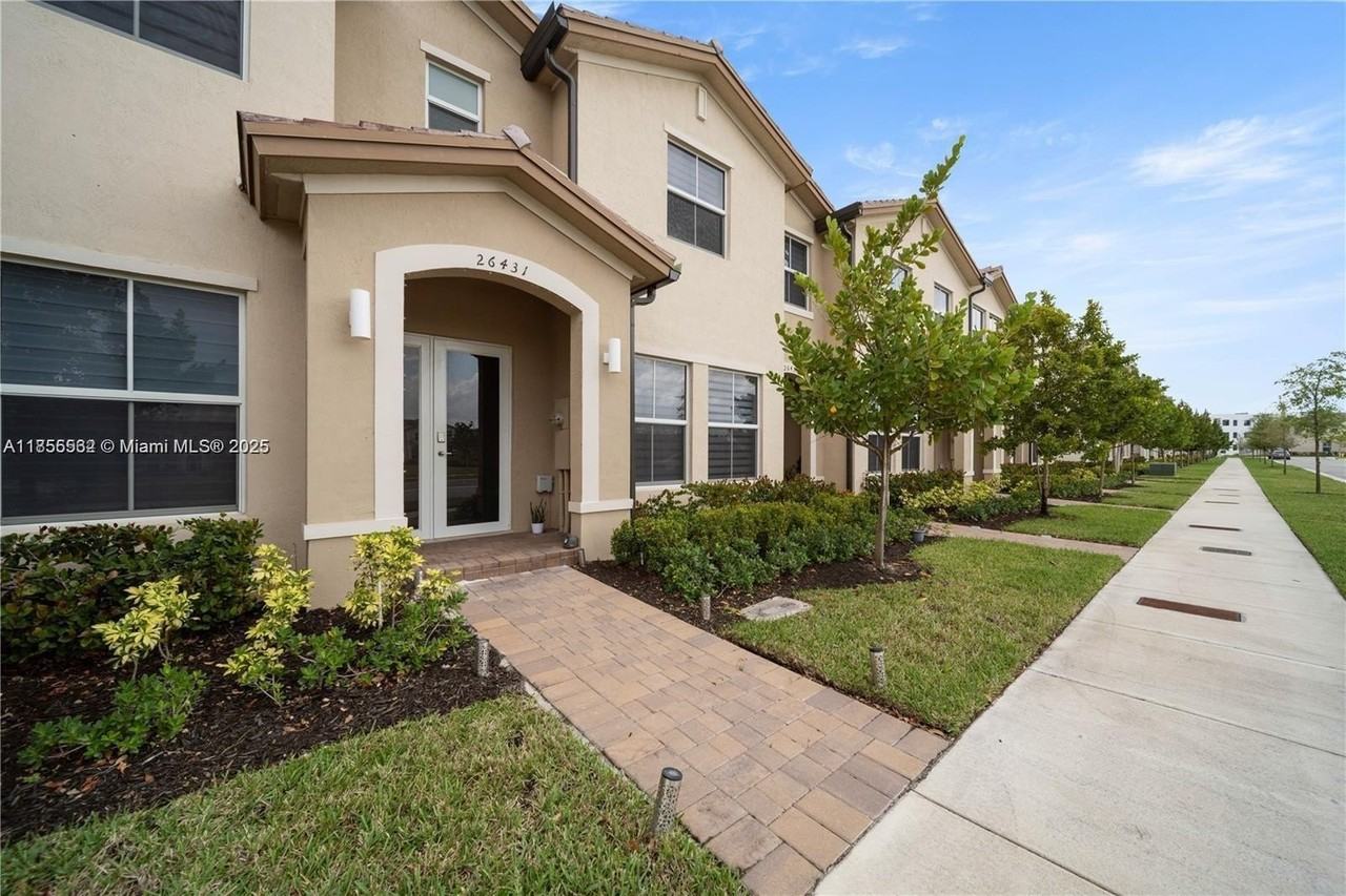 26431 Sw 148th Ave - Photo 2 of 10