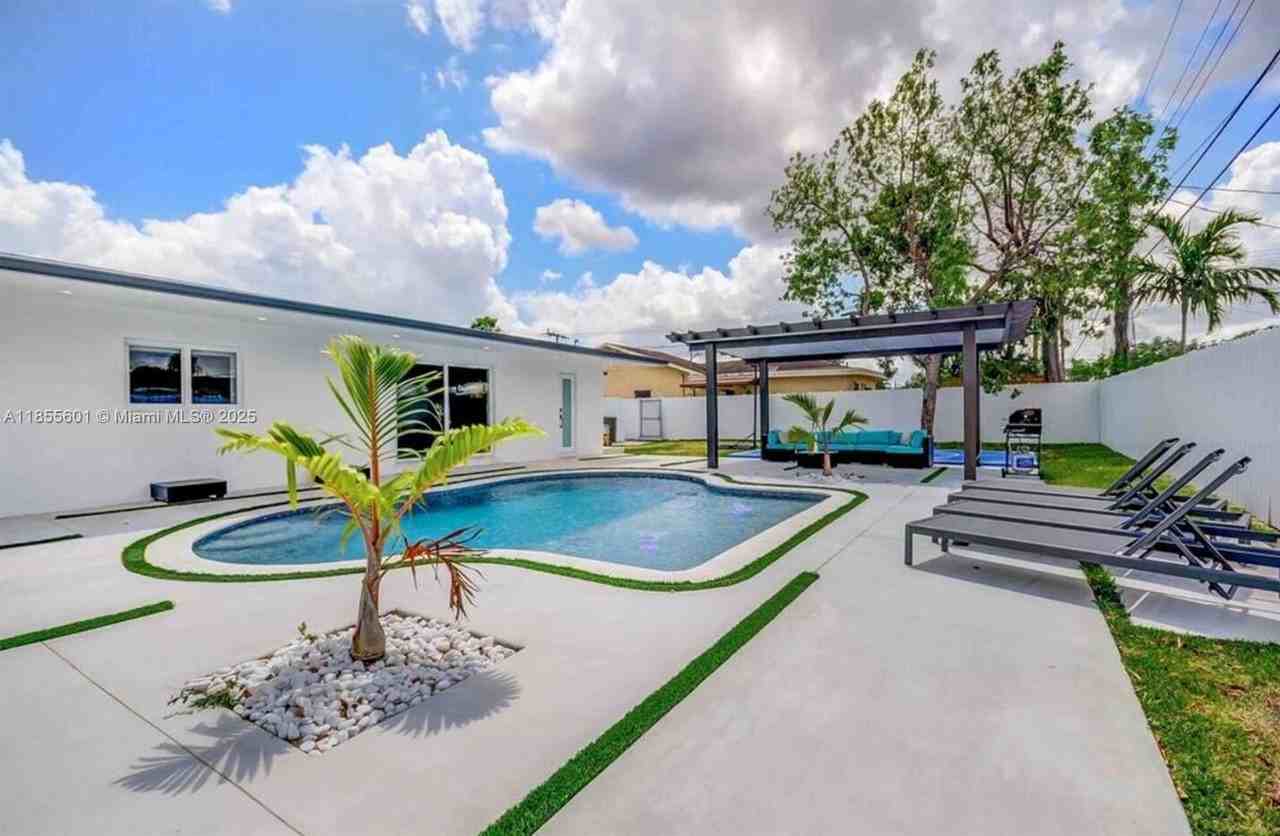 3530 Sw 104th Ave - Photo 2 of 22