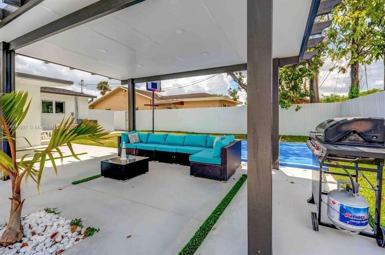 3530 Sw 104th Ave - Photo 4 of 22