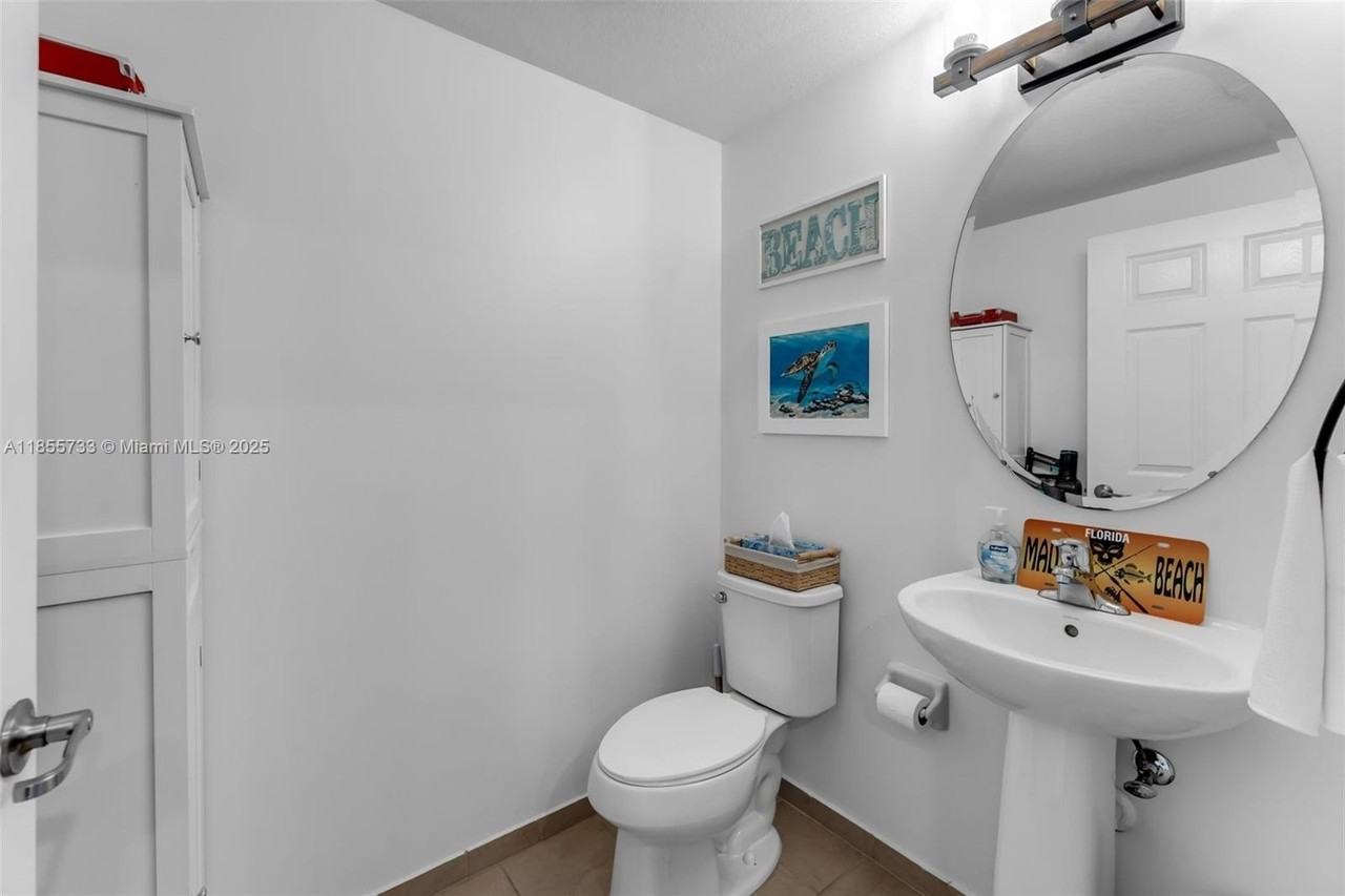 3763 Se 2nd St - Photo 4 of 37