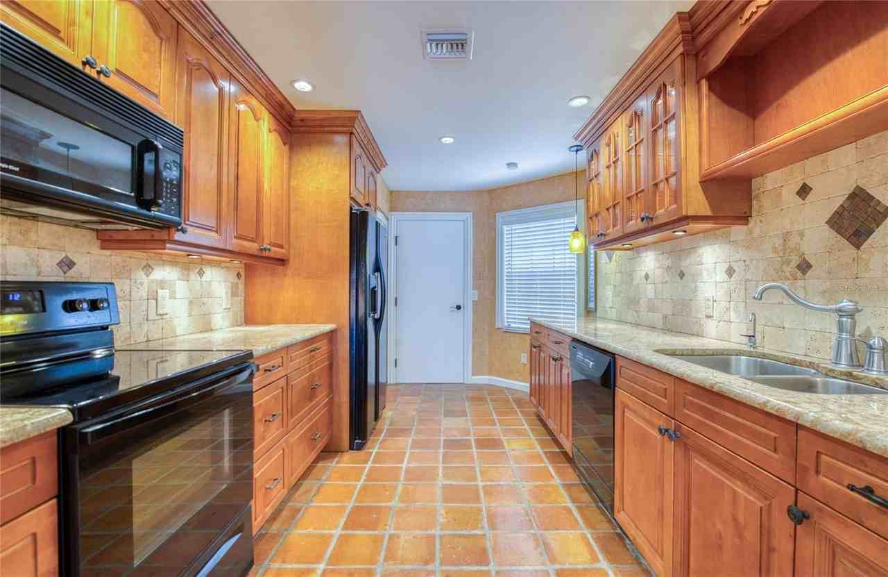 10410 La Mirage Ct #104 - Photo 6 of 26