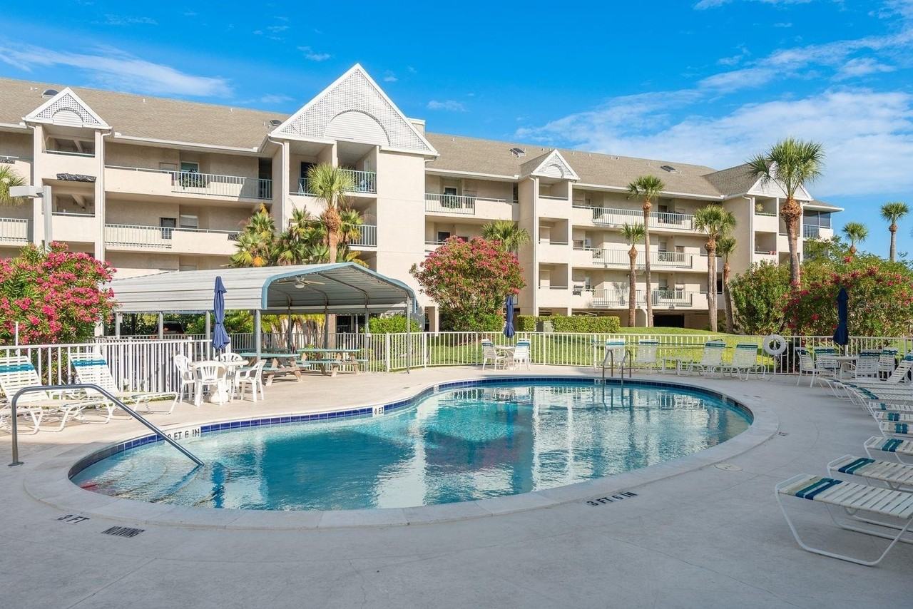 5557 Sea Forest Dr #118