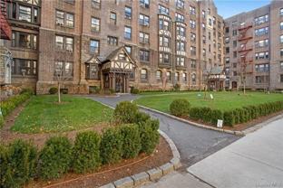 250 Martine Ave #2F - Photo 1 of 1