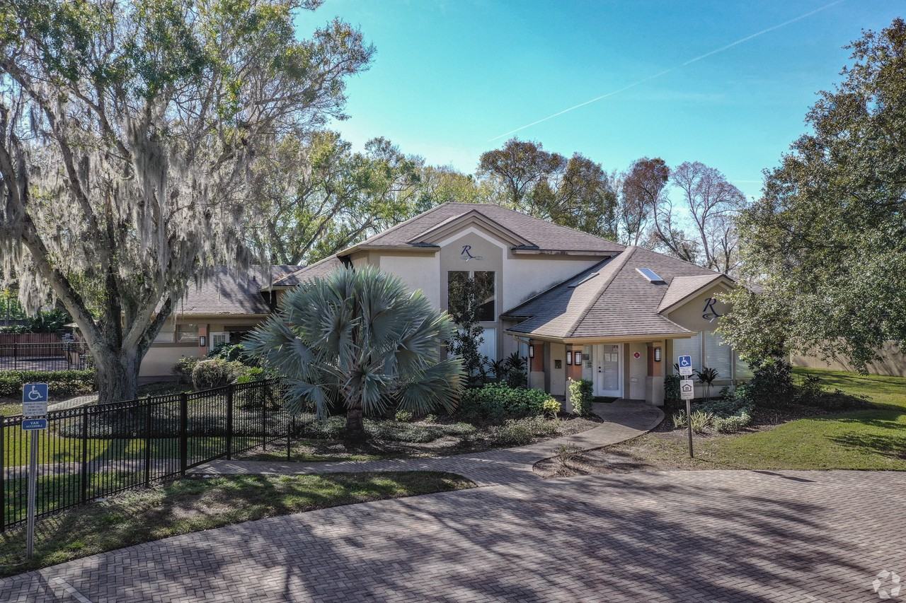 Reflections Apartments - Photo 4 of 27