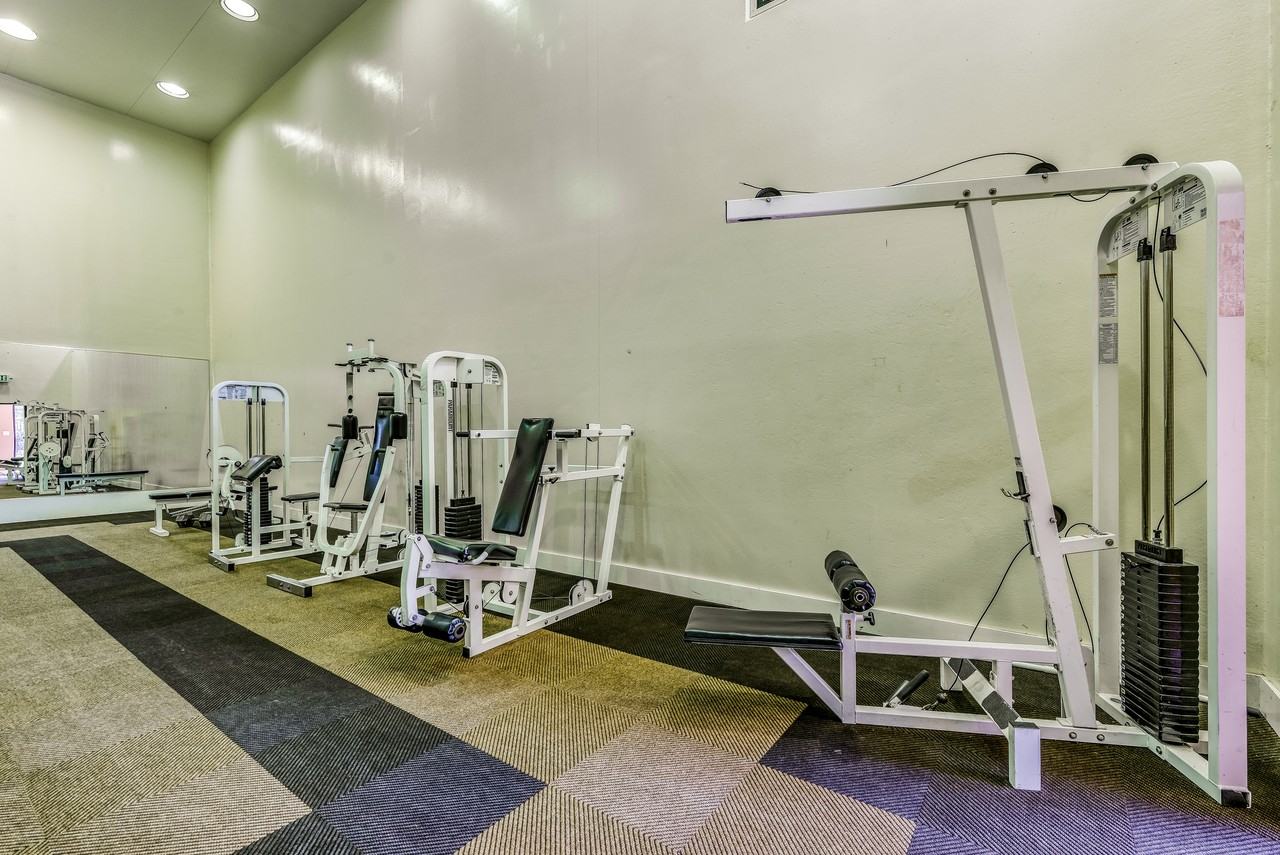 Rollingwood Condominium Rentals - Photo 3 of 42