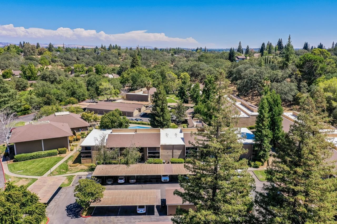 Rollingwood Condominium Rentals - Photo 5 of 42