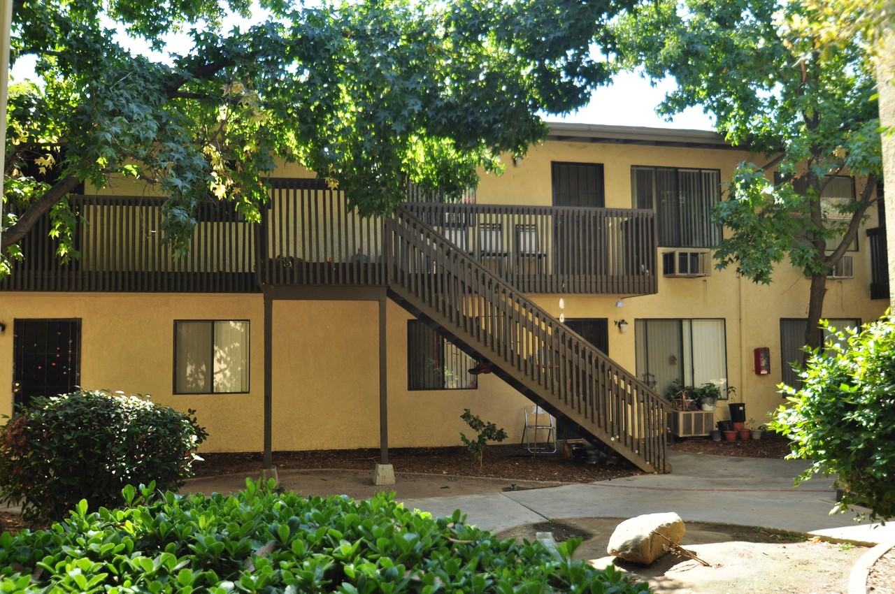 Twin Palms Apartments - Photo 4 of 5