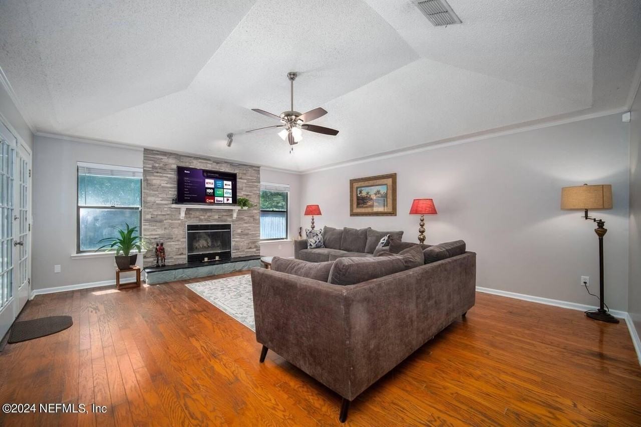 10062 Hawks Hollow Rd - Photo 5 of 39