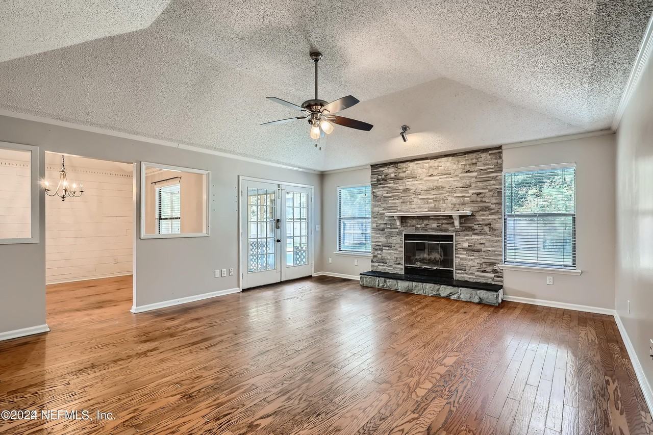 10062 Hawks Hollow Rd - Photo 7 of 39